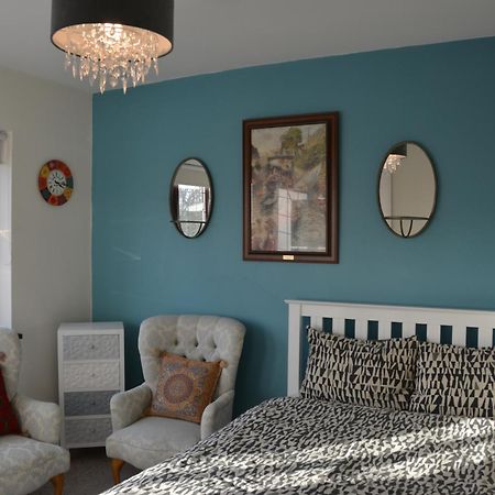 Cozy, Modern, Spacious 4 Bedroom House In London Romford Exteriör bild