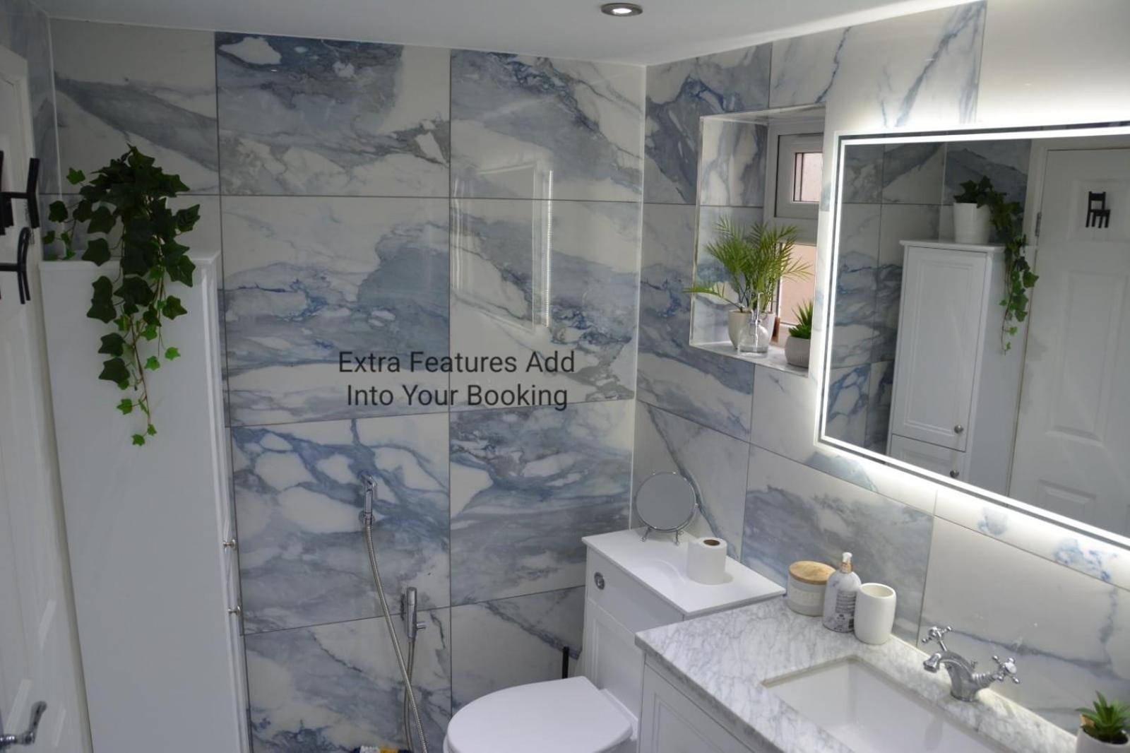 Cozy, Modern, Spacious 4 Bedroom House In London Romford Exteriör bild