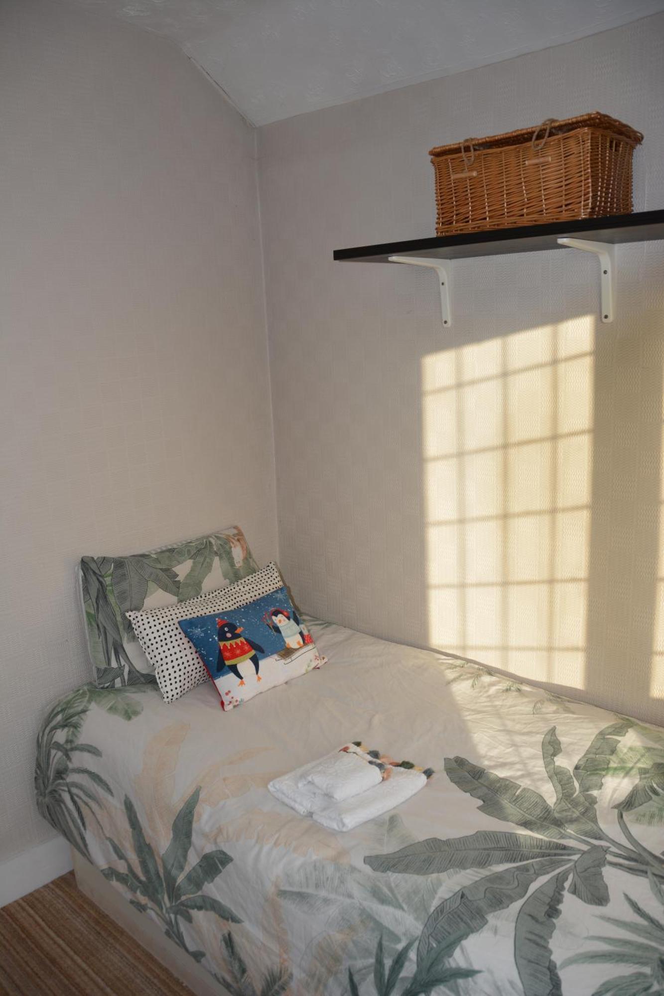 Cozy, Modern, Spacious 4 Bedroom House In London Romford Exteriör bild