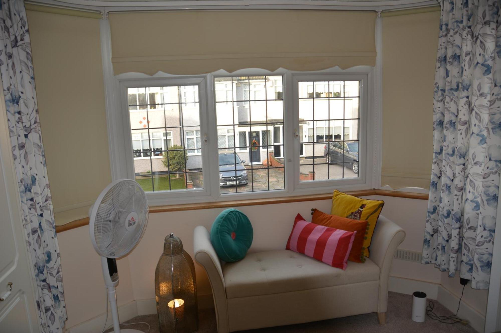 Cozy, Modern, Spacious 4 Bedroom House In London Romford Exteriör bild
